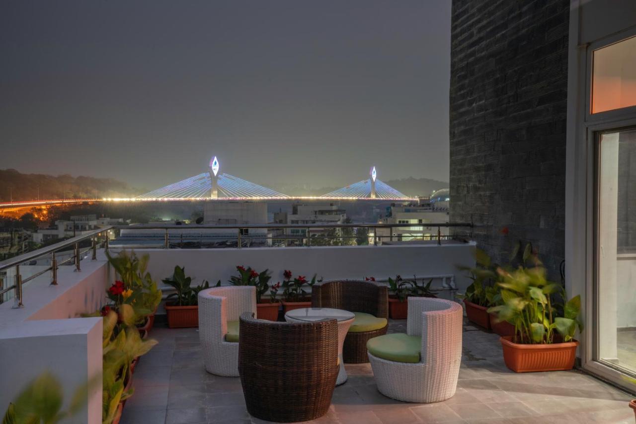 La Serene Hyderabad Exterior foto